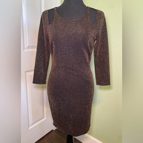 Elegant Black Dress with Gold Glitter - Picture 1 of 9
